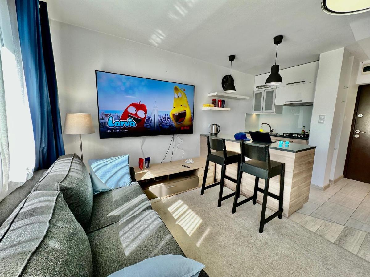 Neon 2 - Fast Wifi 70'Tv Netflix Hbo Max Appletv+ Apartment Warsaw Luaran gambar