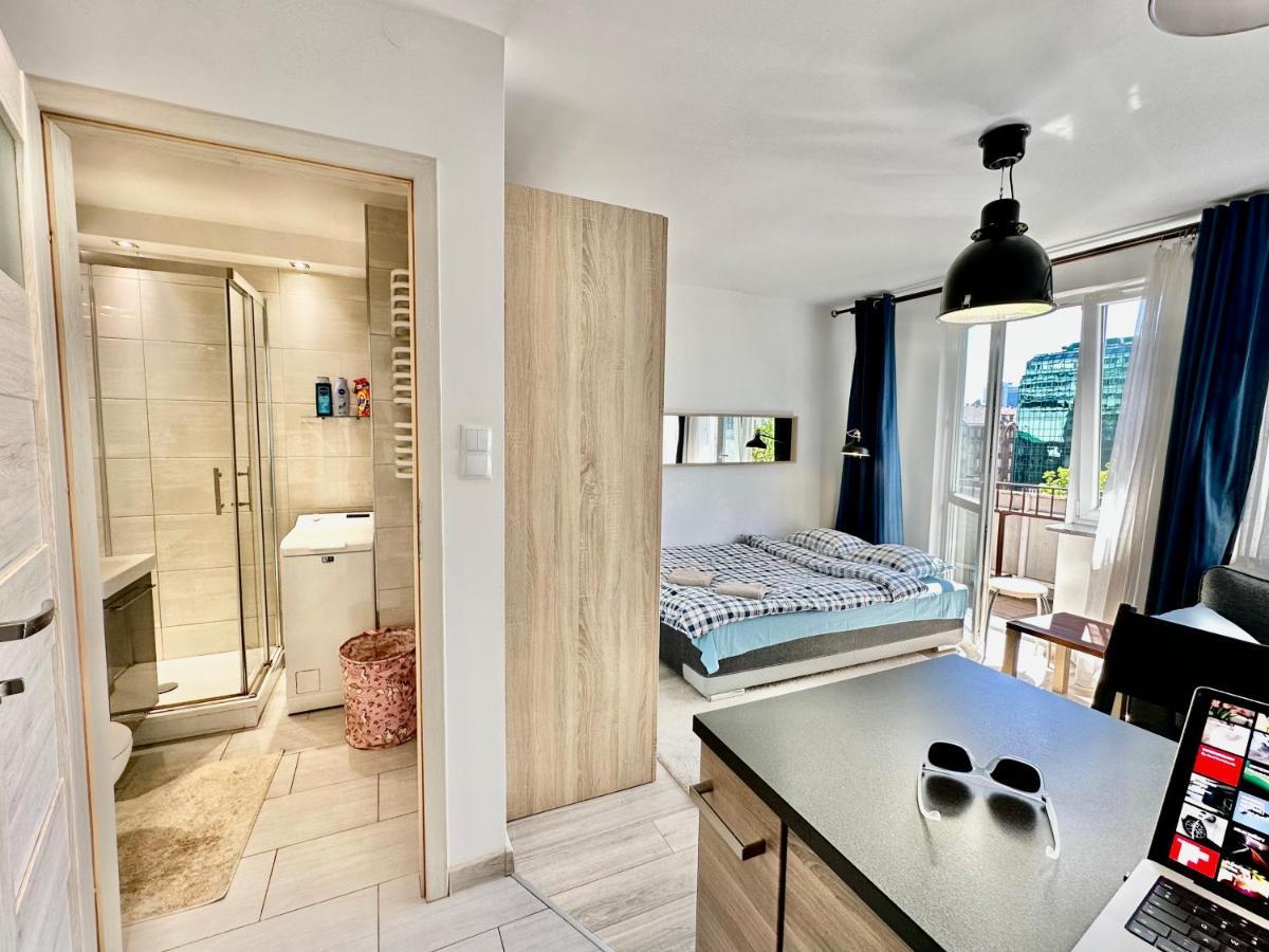 Neon 2 - Fast Wifi 70'Tv Netflix Hbo Max Appletv+ Apartment Warsaw Luaran gambar