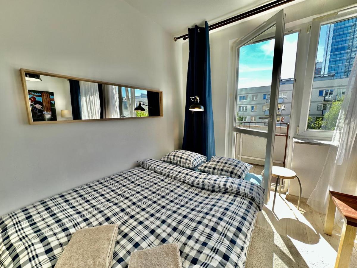 Neon 2 - Fast Wifi 70'Tv Netflix Hbo Max Appletv+ Apartment Warsaw Luaran gambar