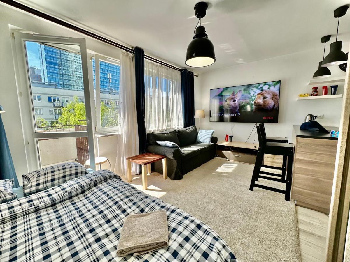 Neon 2 - Fast Wifi 70'Tv Netflix Hbo Max Appletv+ Apartment Warsaw Luaran gambar