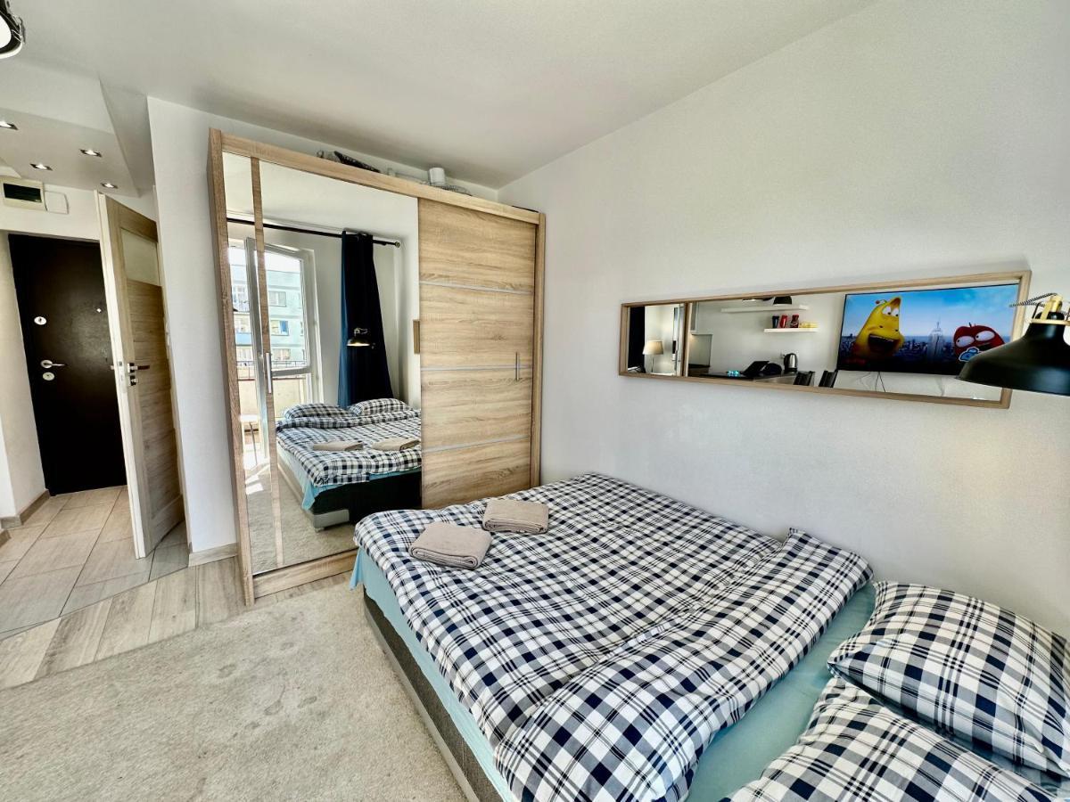 Neon 2 - Fast Wifi 70'Tv Netflix Hbo Max Appletv+ Apartment Warsaw Luaran gambar