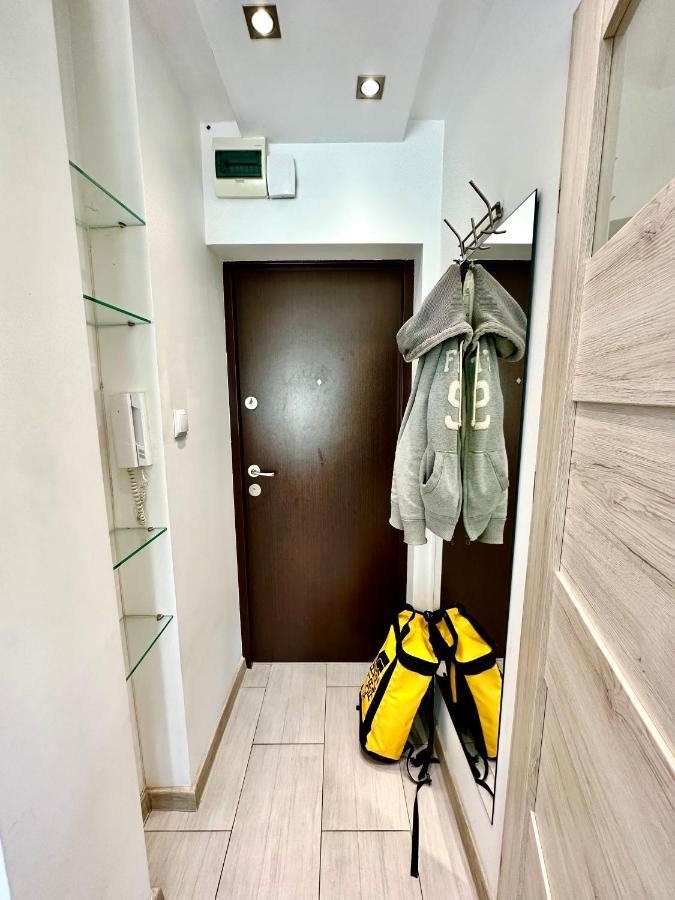 Neon 2 - Fast Wifi 70'Tv Netflix Hbo Max Appletv+ Apartment Warsaw Luaran gambar
