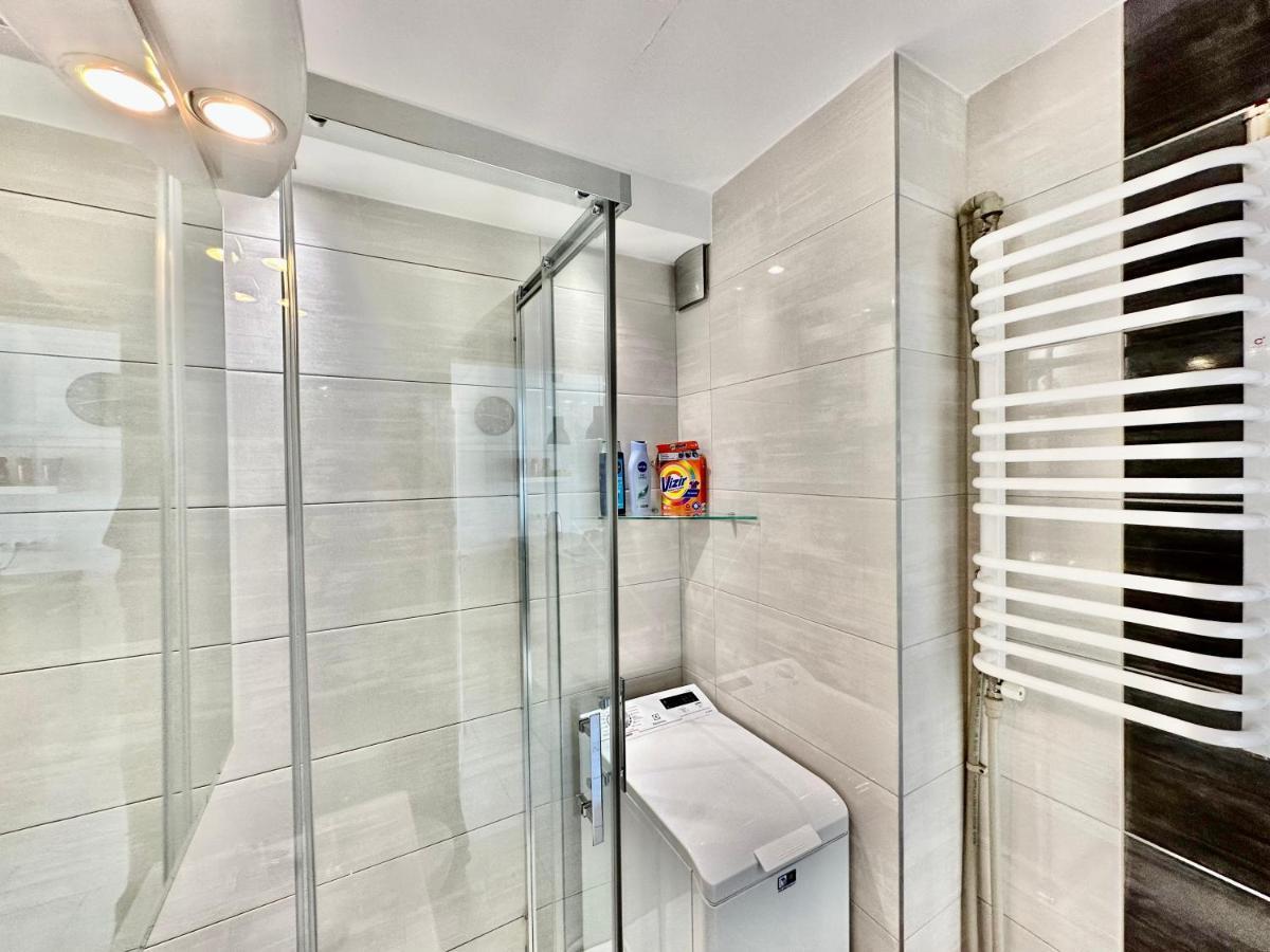Neon 2 - Fast Wifi 70'Tv Netflix Hbo Max Appletv+ Apartment Warsaw Luaran gambar