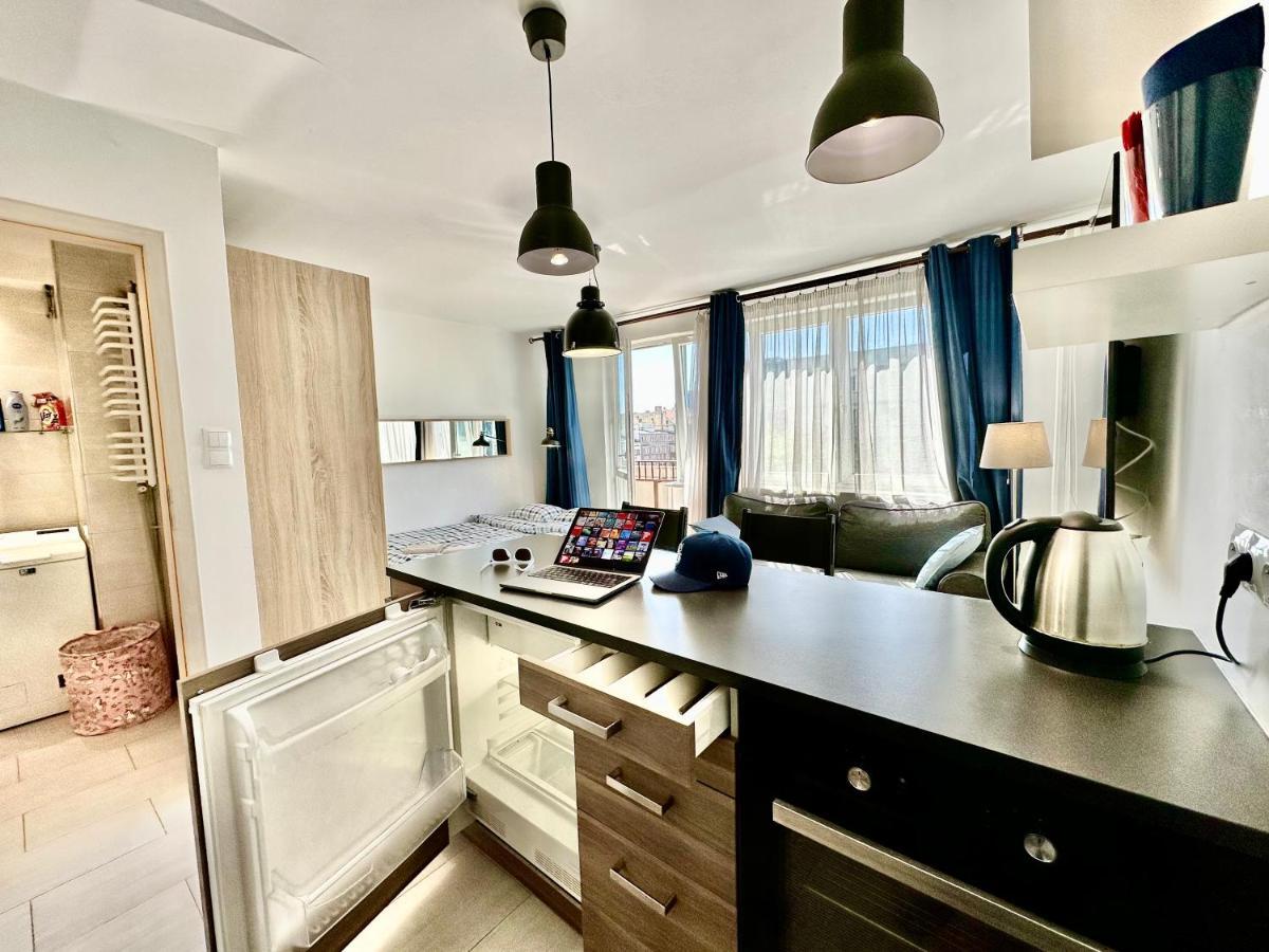Neon 2 - Fast Wifi 70'Tv Netflix Hbo Max Appletv+ Apartment Warsaw Luaran gambar