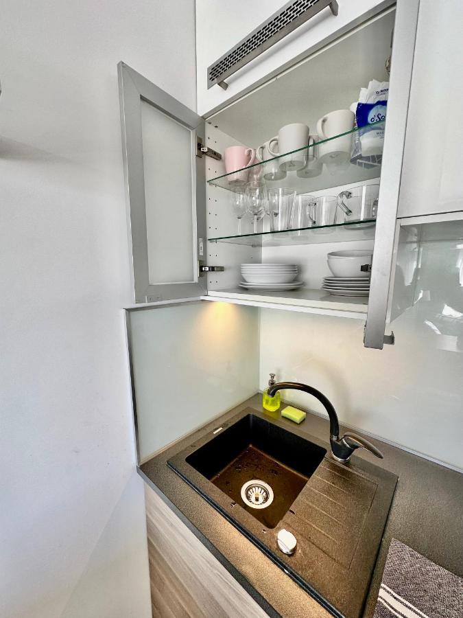 Neon 2 - Fast Wifi 70'Tv Netflix Hbo Max Appletv+ Apartment Warsaw Luaran gambar