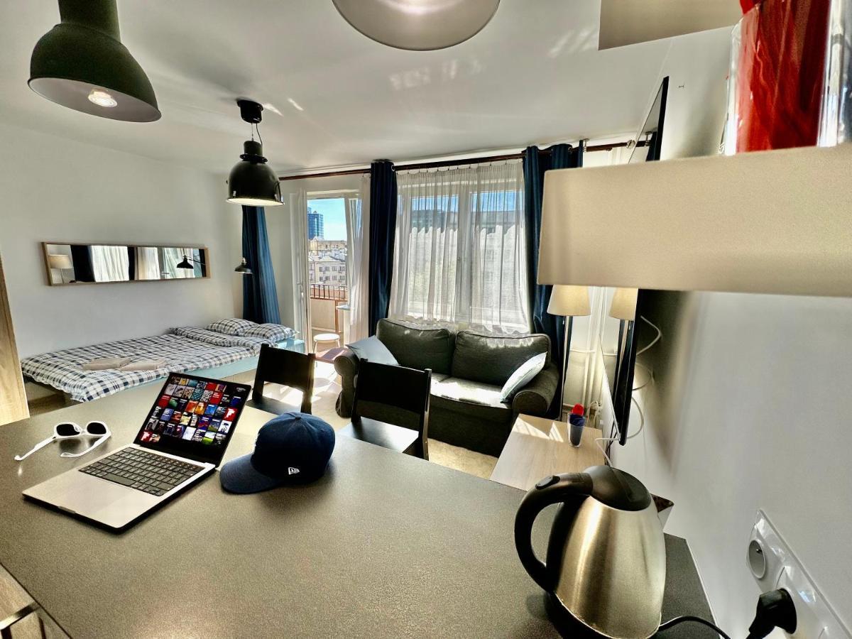 Neon 2 - Fast Wifi 70'Tv Netflix Hbo Max Appletv+ Apartment Warsaw Luaran gambar