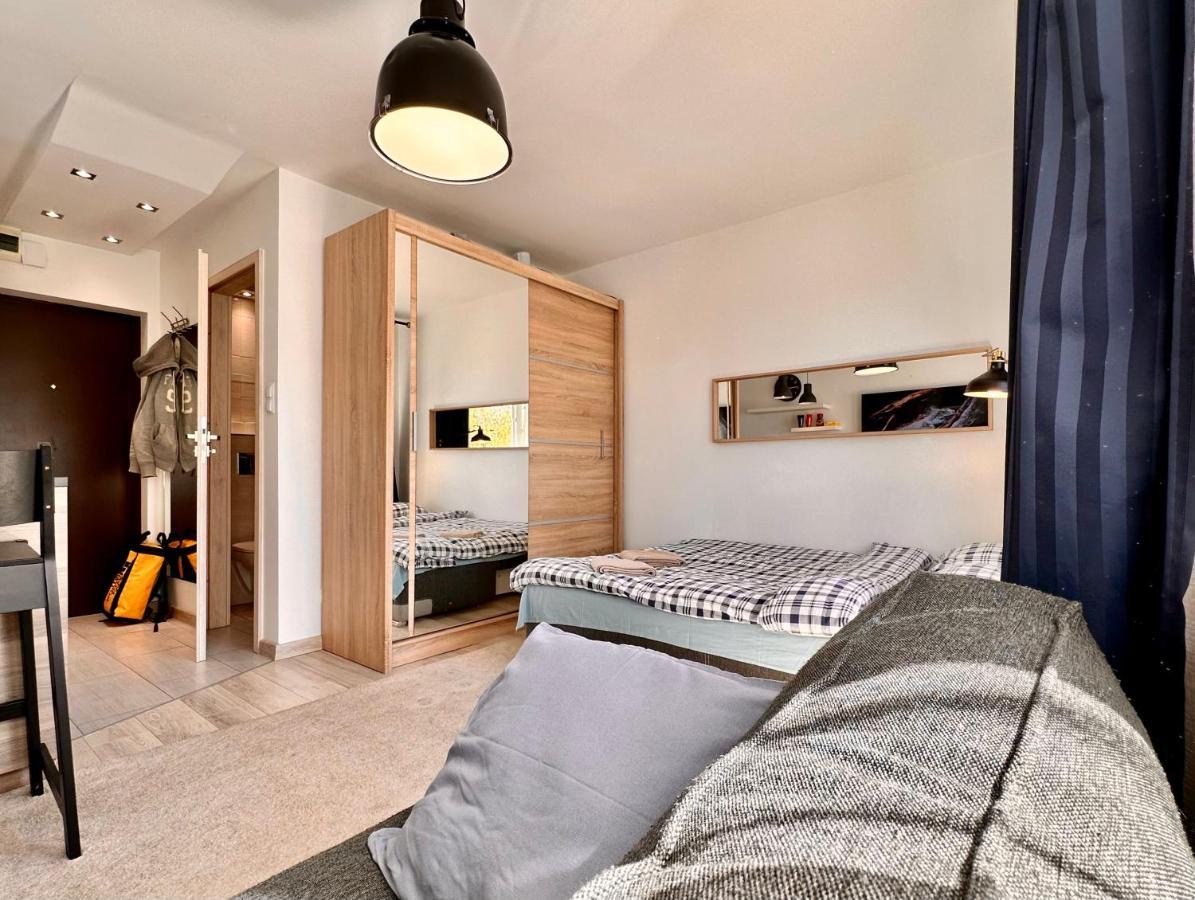 Neon 2 - Fast Wifi 70'Tv Netflix Hbo Max Appletv+ Apartment Warsaw Luaran gambar