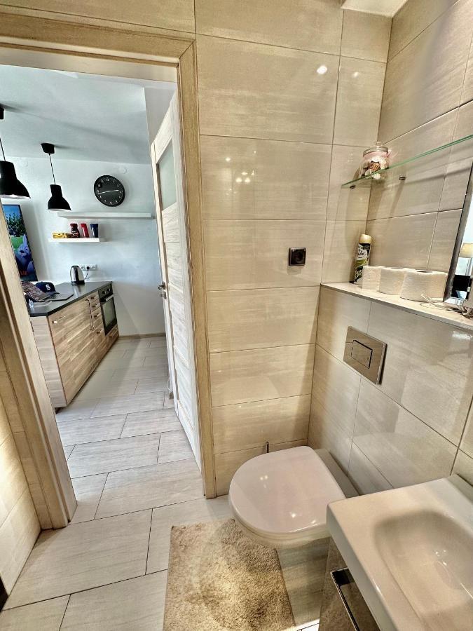 Neon 2 - Fast Wifi 70'Tv Netflix Hbo Max Appletv+ Apartment Warsaw Luaran gambar