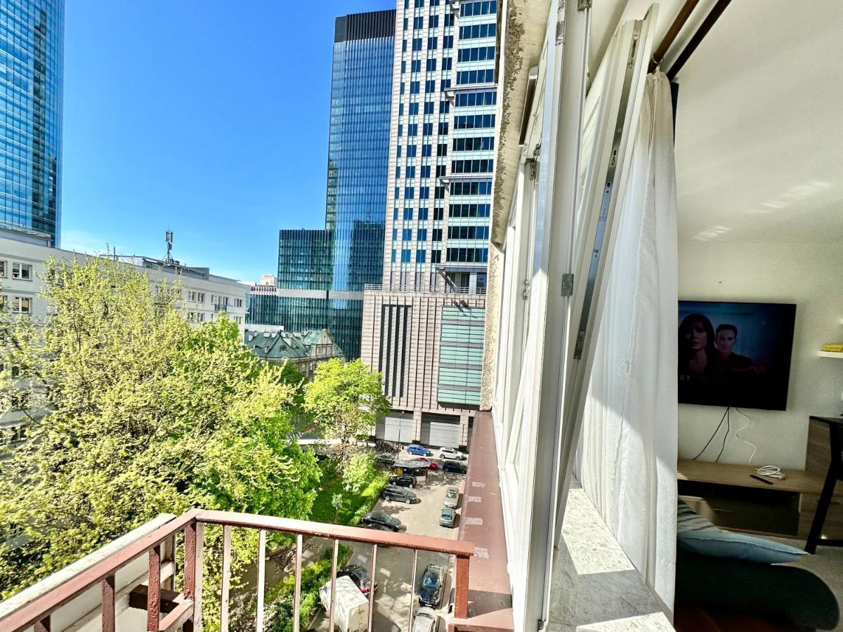 Neon 2 - Fast Wifi 70'Tv Netflix Hbo Max Appletv+ Apartment Warsaw Luaran gambar